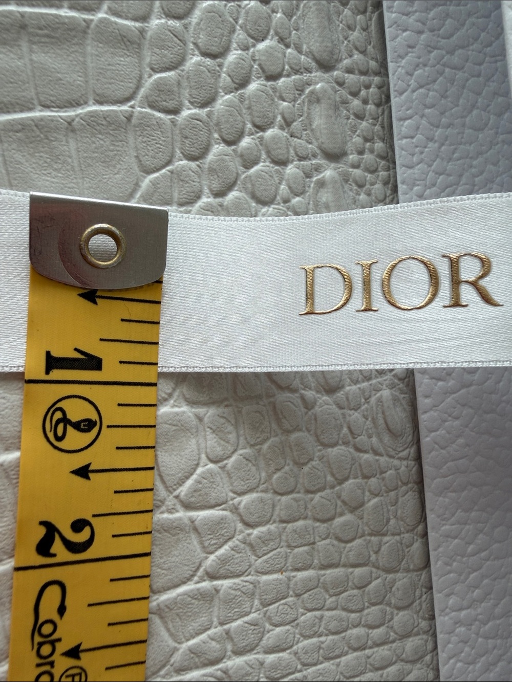 Dior White Textured Gift bag, envelope , ribbon with Gold Logo, New - Picture 10 of 11